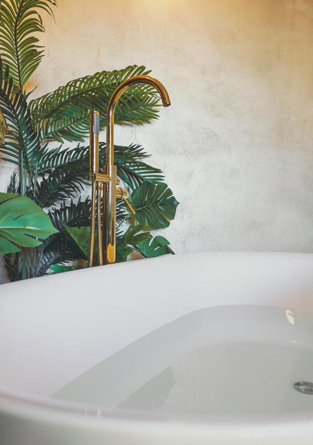 Jungle Suite --- Vasca In Camera Turin Exterior photo